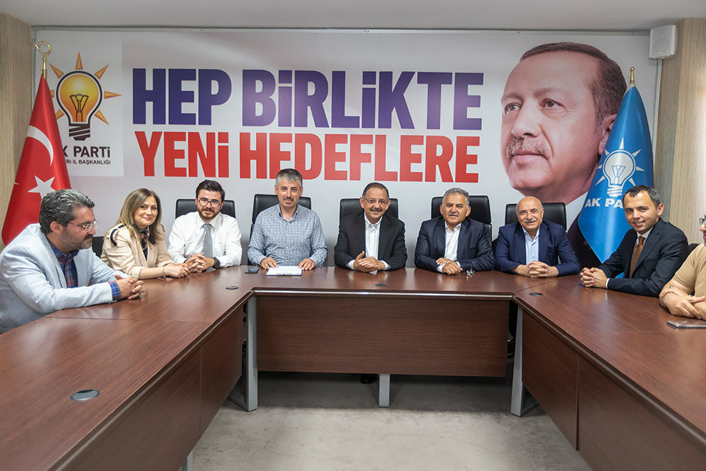 01.07.2019 - Ak Parti Genel Başkan Yardımcısı Mehmet Özhaseki ve Başkan Büyükkılıç Ak Parti Yönetim Kurulu Haftalık Olağan Toplantısına Katıldı
