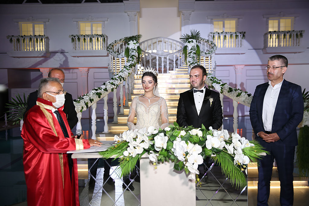 01.07.2021 - Başkan Memduh Büyükkılıç Özdemir ve Sezer Aileleri Gizem Ali Can Çiftinin Nikahını Kıydı
