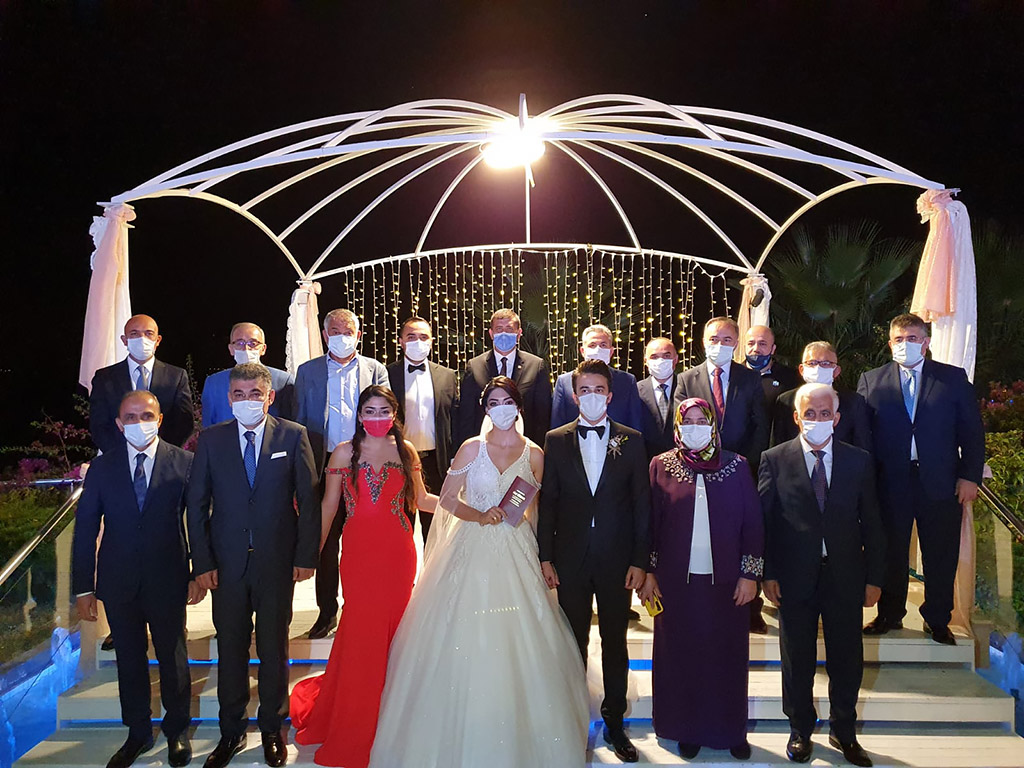 01.11.2020 - Başkan Büyükkılıç  İl Emniyet Müdürü Kamil Karabörk'ün Kızının Adana'da Düzenlenen Düğününe Katıldı