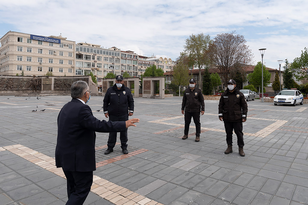 02.05.2020 - Başkan Memduh Büyükkılıç Meydan Kent Ekmek Büfesini Meydanda Görev Yapan Polisleri Ziyaret Etti