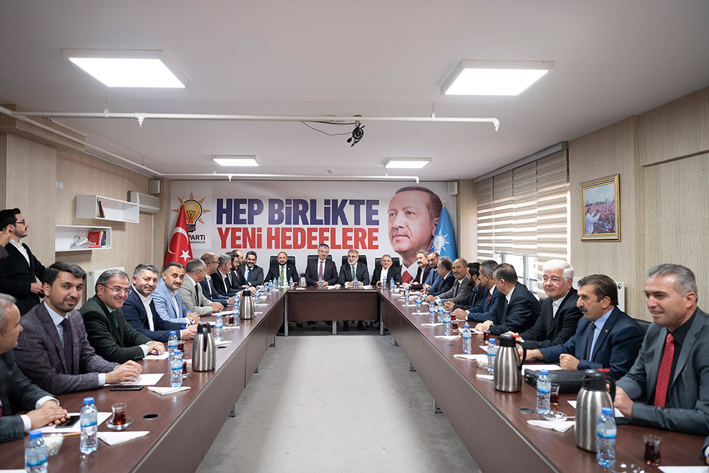 02.11.2019 - Başkan Memduh Büyükkılıç, Ak Parti İl Başkanlığında Milletvekilleri ve Belediye Başkanları İle Düzenlenen Toplantıya Katıldı