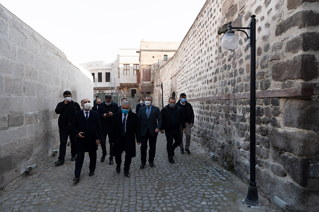 02.12.2020 - Başkan Büyükkılıç ve Vali Şehmus Günaydın Kayseri Mahallesinde İncelemelerde Bulundu