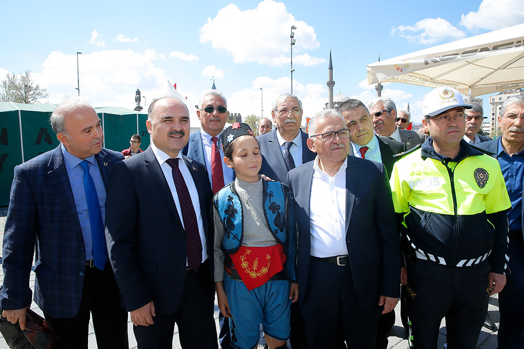 04.05.2019 - Başkan Büyükkılıç, Trafik Haftası Münasebetiyle Cumhuriyet Meydanında Düzenlenen Programa Katıldı