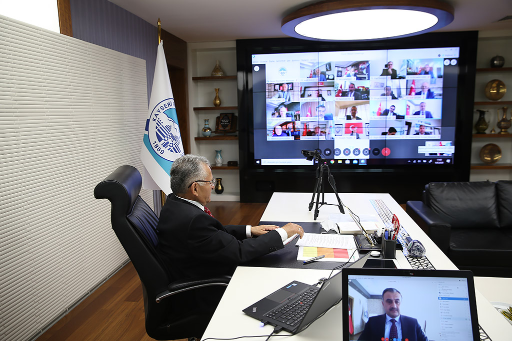 04.05.2020 - Başkan Memduh Büyükkılıç İlçe Belediye Başkanları İle Video Konferans Yaptı