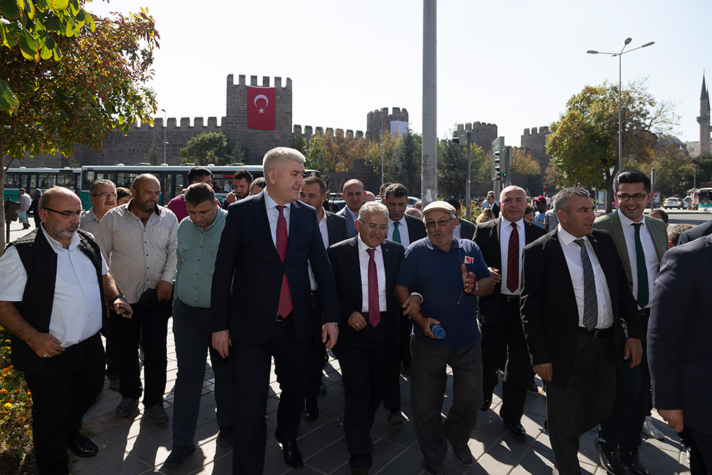 04.10.2019 - Başkan Büyükkılıç, Sivas Caddesi Balıkçı Esnafını Ziyaret Etti