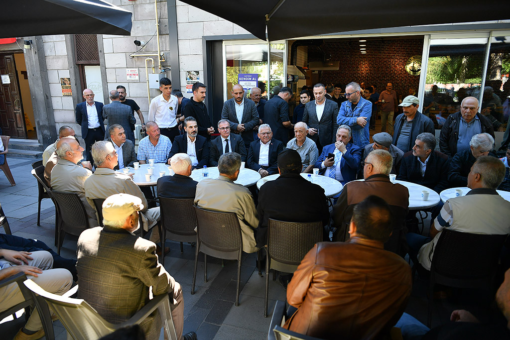 04.10.2024 - Başkan Büyükkılıç Osmanlı Evi’ni ziyaret ederek, Vatandaşlarla Sohbet Etti