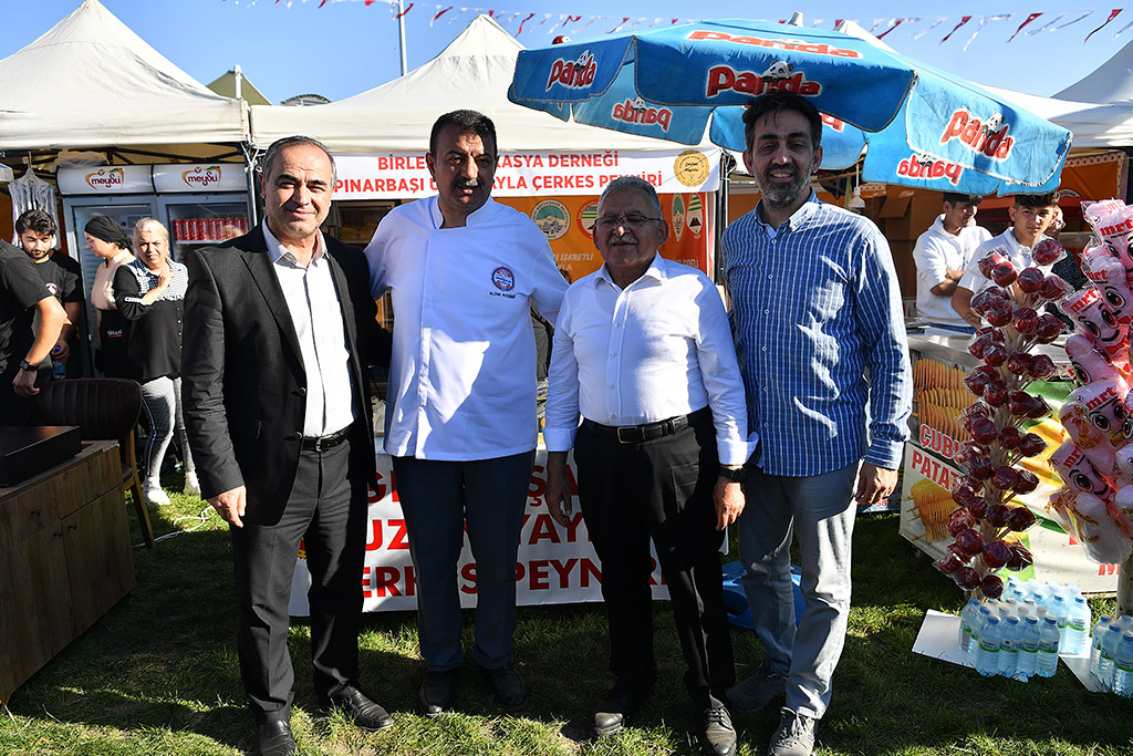 04.10.2024 - Kayseri Gastronomi Günleri 1. Gün Başkan Büyükkılıç Standları Ziyaret