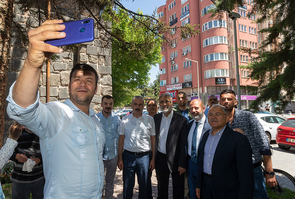05.07.2019 - Başkan Büyükkkılıç Cuma Namazını Hacıkılıç Camiinde Kıldı Ardından Esnafları Ziyaret Etti