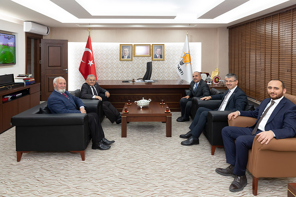 05.12.2019 - Başkan Büyükkılıç Ak Parti Kayseri İl Başkanlığını Ziyaret Etti