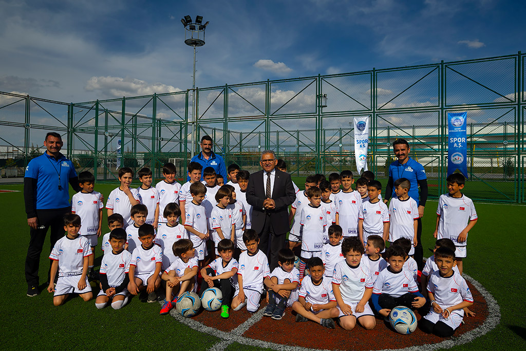 06.04.2019 - Başkan Büyükkılıç Spor A.Ş. Futbol Seçmelerini İzledi