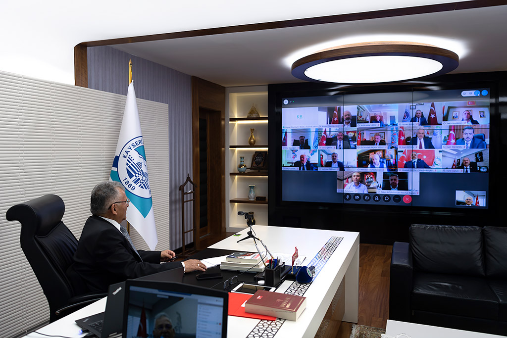 07.04.2020 - Başkan Memduh Büyükkılıç, İlçe Belediye Başkanları İle Video Konferans Yaptı