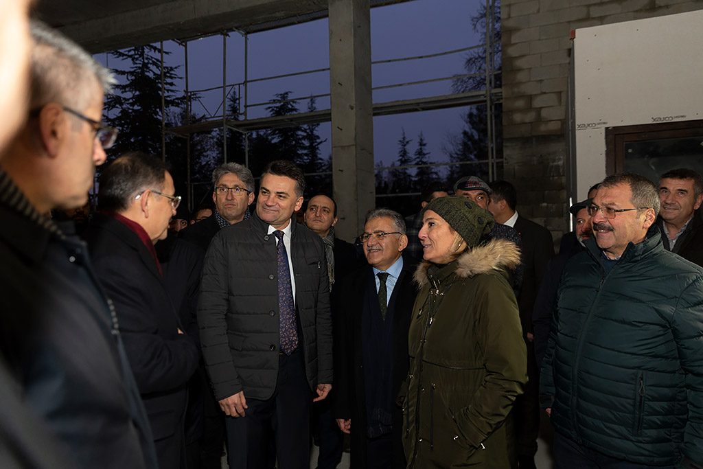 07.12.2019 - Başkan Büyükkılıç, Ak PArti Genel Başkan Yardımcısı Mehmet Özhaseki İle Birlikte Kanka Derneğinin Erciyes Üniversitesinde Yaptırdığı Hastane İnşaatını Gezdi