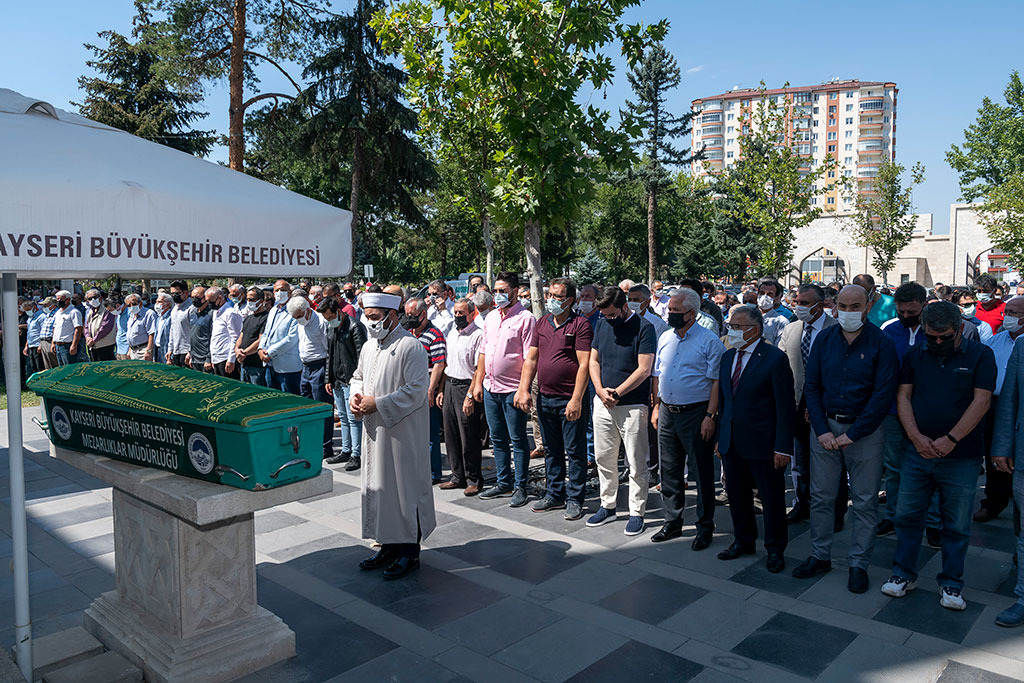 08.09.2021 - Başkan Büyükkılıç, Suat Özsoy'un Babası Ahmet Özsoy'un Cenaze Namazına Katıldı