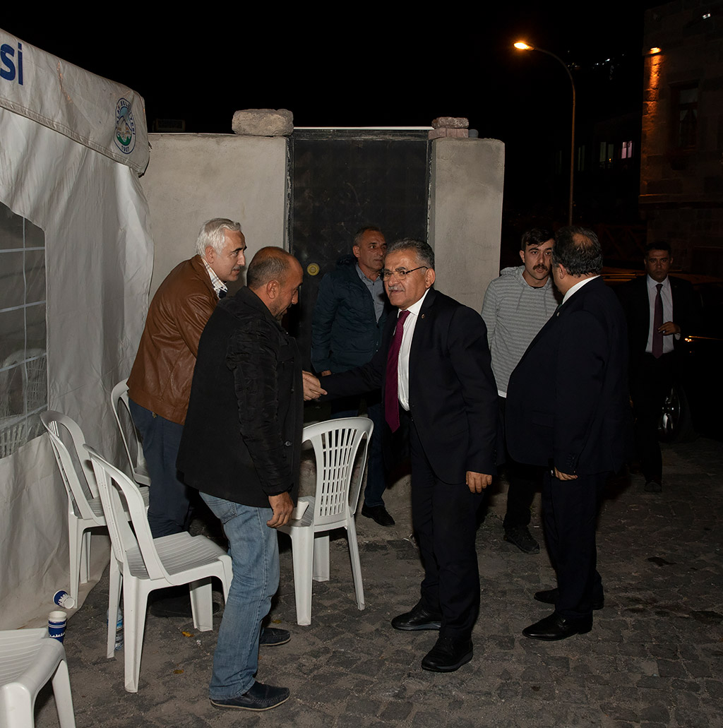 08.10.2019 - Başkan Büyükkılıç,Talas Belediye Başkan Yardımcısı Ali Rıza Karakullukçu’nun Evine Taziye Ziyaretinde Bulundu