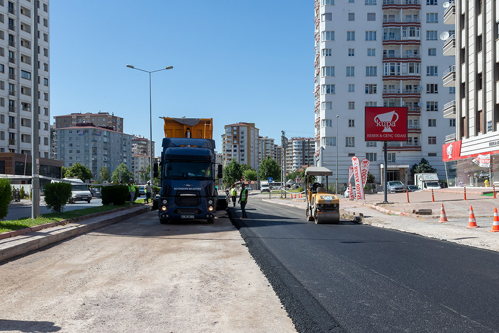 09.08.2019 - Başkan Memduh Büyükkılıç Sivas Bulvarı Arif Caddesi Asfaltlama Çalışmalarını Yerinde İnceledi