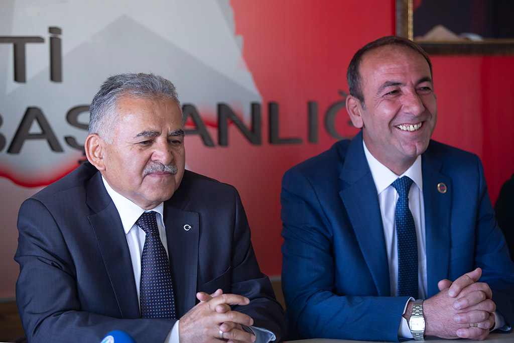 10.04.2019 - Başkan Büyükkılıç Tomarza Ak Parti İlçe Başkanı Erhan Şahin'i Ziyaret Etti