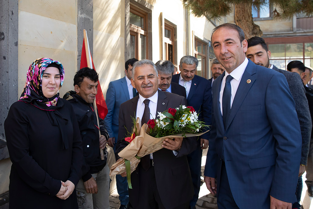 10.04.2019 - Başkan Büyükkılıç Tomarza Belediye Başkanı Davut Şahin'e Hayırlı Olsun Ziyaretinde Bulundu