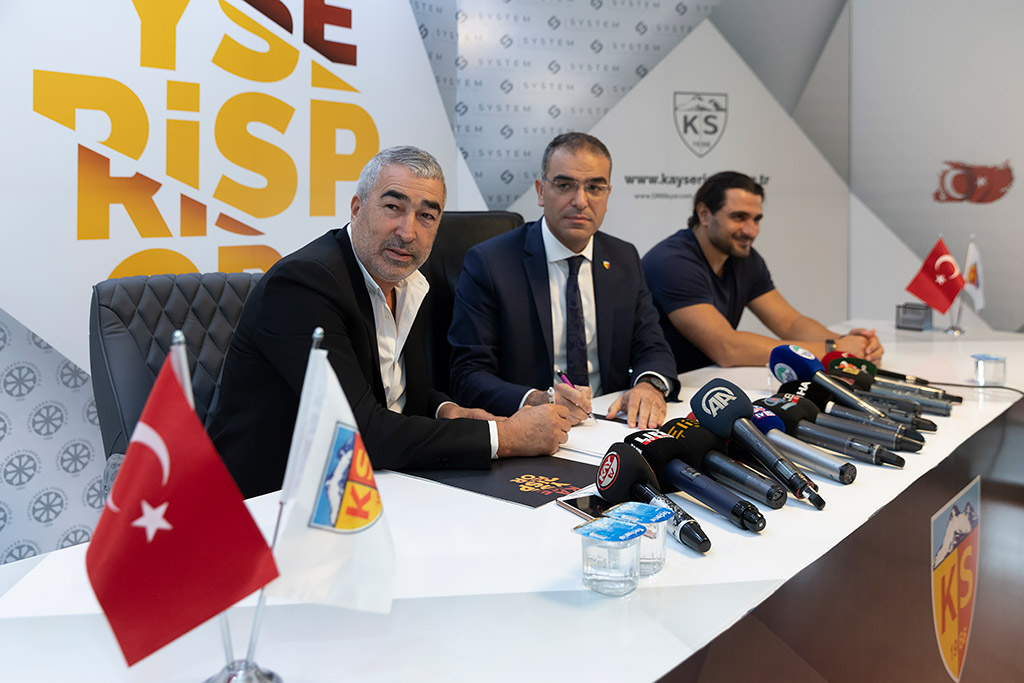 11.10.2019 - Kayserispor Yeni Teknik Direktörü Samet Aybaba İle Sözleşme İmzalıyor