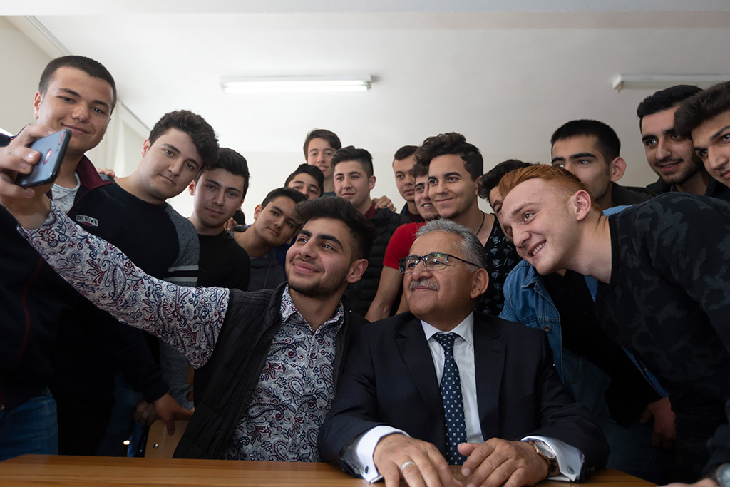 12.04.2019 - Başkan Büyükkılıç Arif Molu Mesleki ve Teknik Anadolu Lisesini Ziyaret Etti
