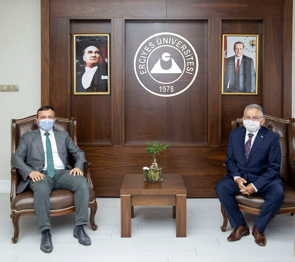 12.10.2020 - Başkan Memduh Büyükkılıç Erciyes Üniversitesinin Geliştirmiş Olduğu Covid Aşısı ile İlgili Prof. Dr. Aykut Darandeli ve Prof. Dr. Mustafa Çalış'ı Ziyaret Etti