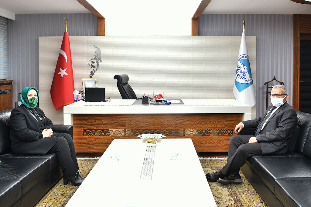 14.01.2021 - Ak Parti Kayseri Milletvekili Hülya Nergis,  Başkan Memduh Büyükkılıç'ı Ziyaret Etti