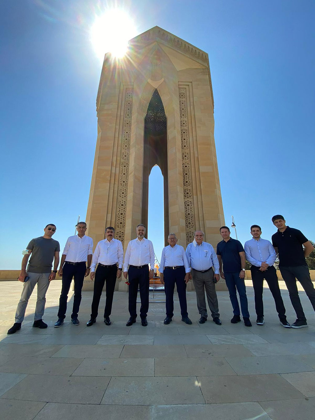 16.06.2021 - Başkan Memduh Büyükkılıç Azerbaycan Baküde Türk Şehitliğini Ziyaret Etti