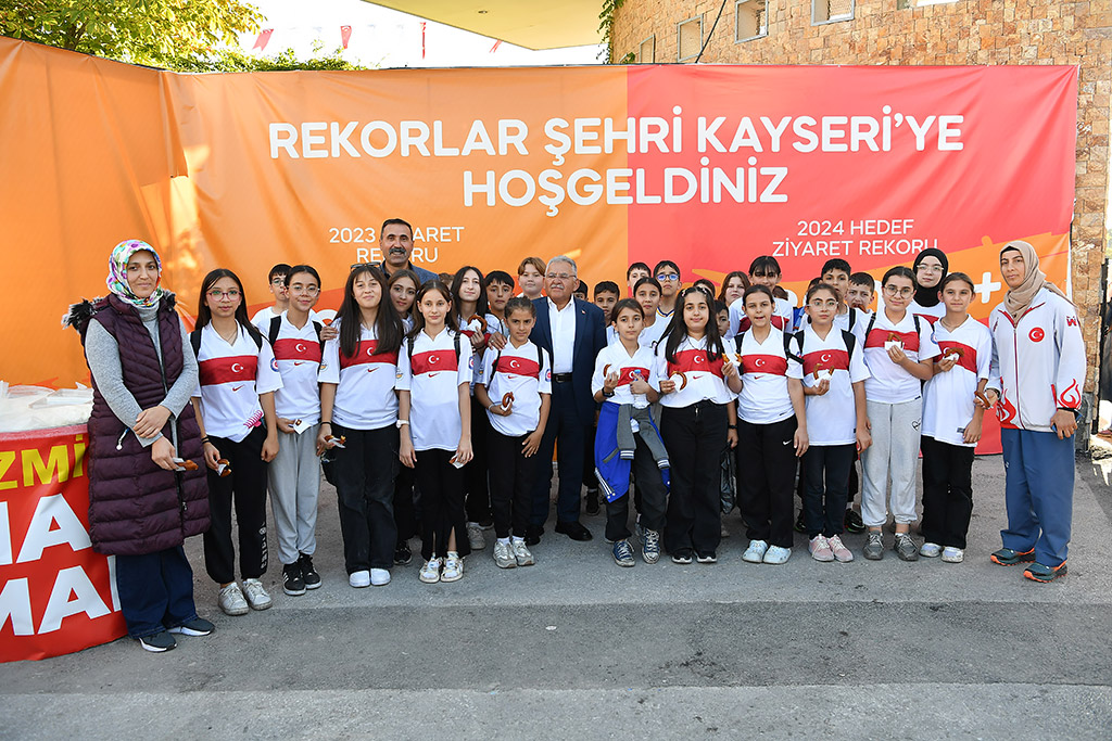 16.10.2024 - Başkan Büyükkılıç 7. Kayseri Kitap Fuarı Ziyaret