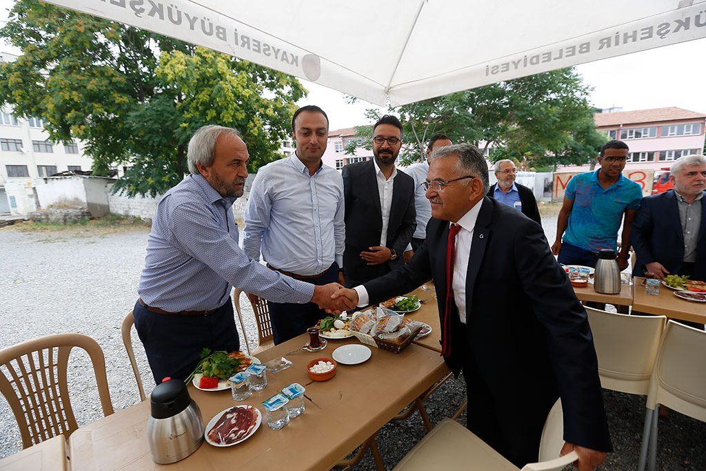 18.07.2019 - Başkan Memduh Büyükkılıç, Birlik Vakfı Üyeleri İle Kahvaltıda Buluştu
