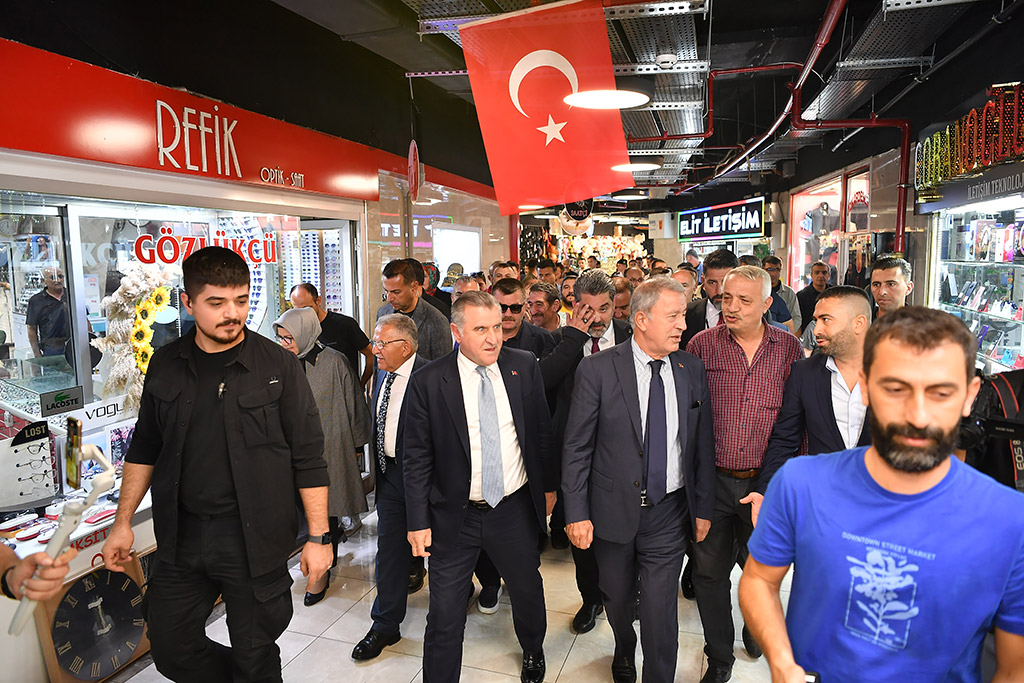 18.09.2024 - Gençlik ve Spor Bakanı Osman Aşkın Bak Başkan Büyükkılıç Yeraltı Çarşısı Ziyaret