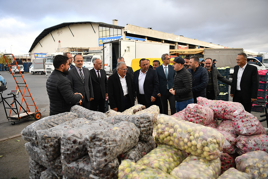 18.10.2024 - Başkan Büyükkılıç Kayseri Hal Esnafını Ziyaret