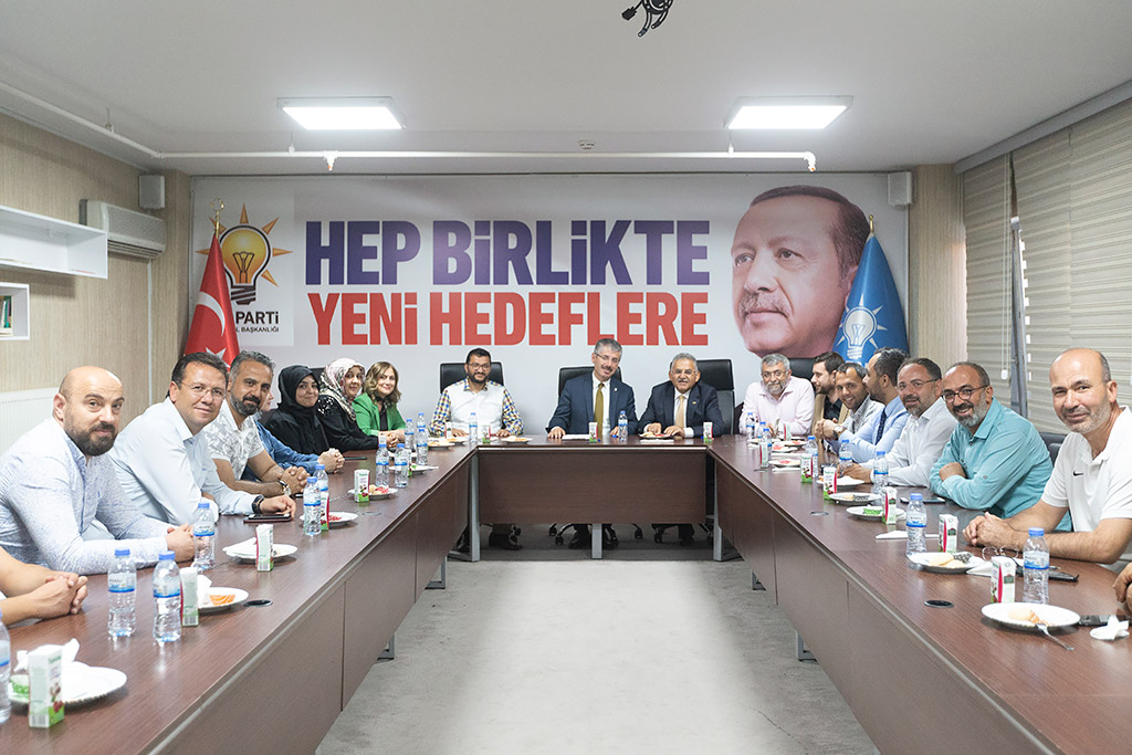 19.08.2019 - Başkan Büyükkılıç, Ak Parti Kayseri İl Başkanlığı Haftalık Olağan Yönetim Kurulu Toplantısına Katıldı