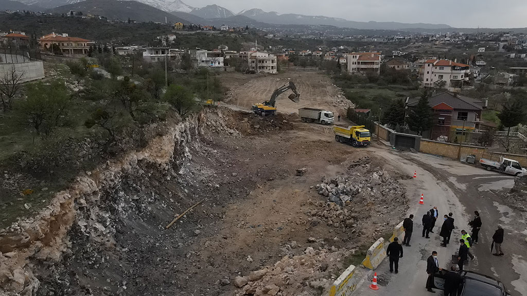 20.04.2021 - Erciyes Bulvarı-Şehit Komandolar Caddesi-Talas Caddesi Arası Bağlantı  Yolu Çalışması
