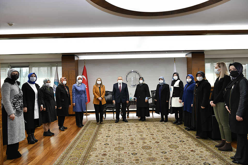 21.01.2021 - Ak Parti İl Kadın Kolları Başkanı Emine Timuçin'den Başkan Memduh Büyükkılıç'a Ziyaret