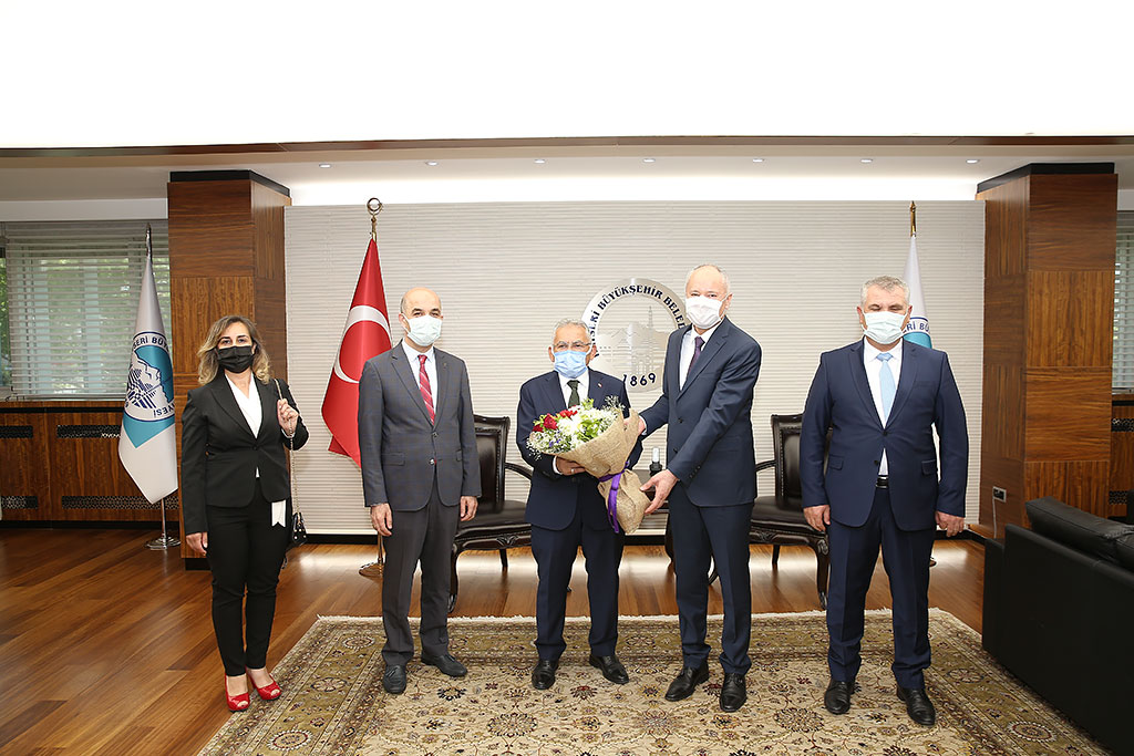 21.05.2021 - Mustafa Çetinkaya Tapu Kodastro Bölge Müdürü Başkan Memduh Büyükkılıç'ı Ziyaret Etti