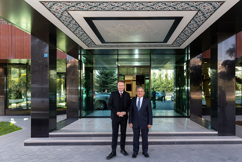 21.11.2019 - Avustralya Ankara Büyükelçisi Marc İnnes Brown Başkan Büyükkılıç'ı Ziyaret Etti