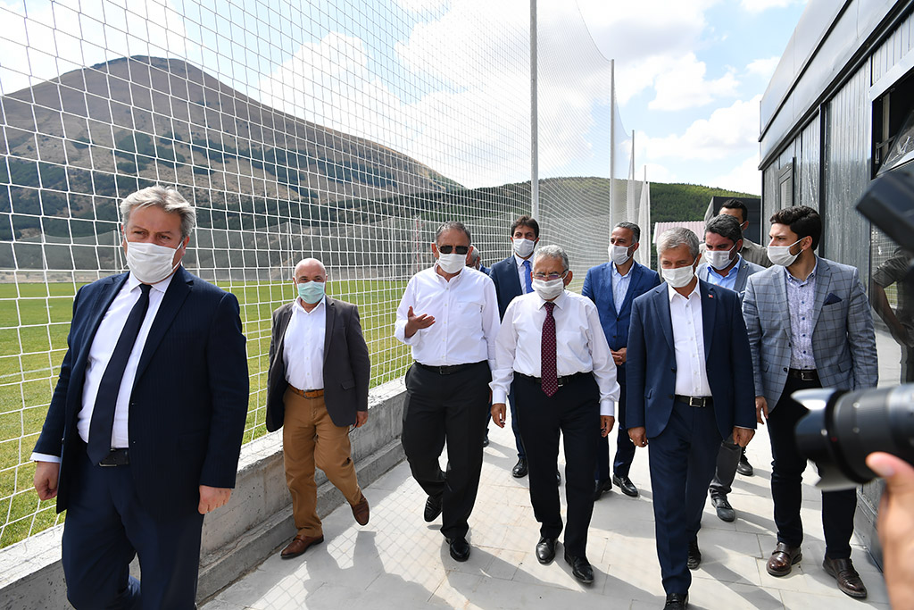 22.08.2020 - Ak Parti Genel Başkan Yardımcısı Mehmet Özhaseki  ve Başkan Memduh Büyükkılıç Yüksek İrtifsa Kamp Merkezinde İncelemelerde Bulundu
