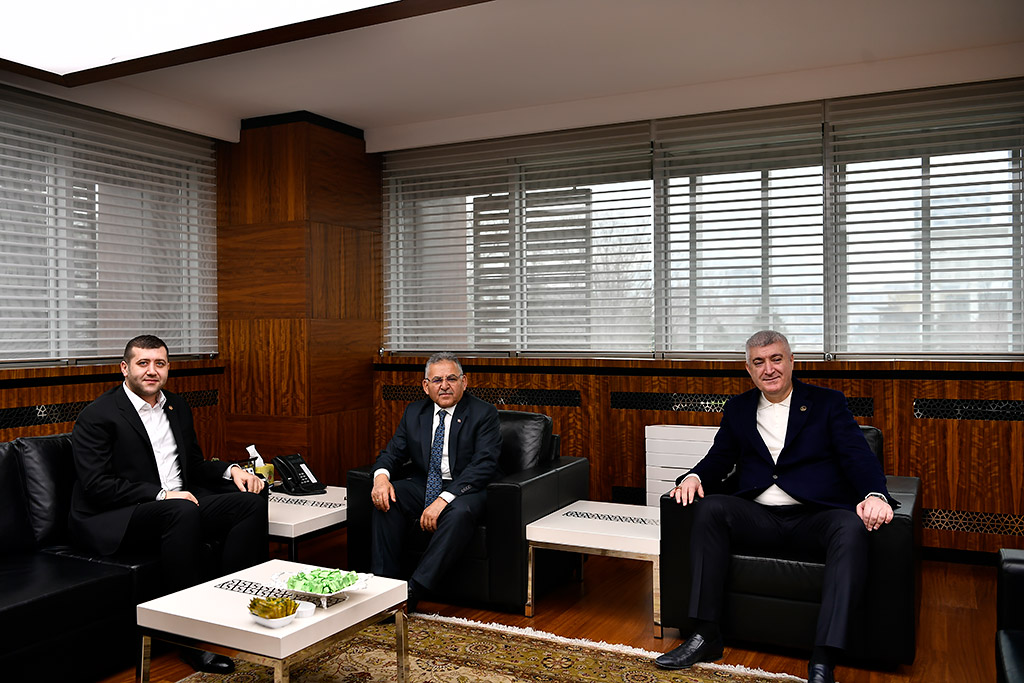 25.12.2019 - MHP Kayseri İl Başkanı Serdar Tok ve MHP Kayseri Milletvekili Baki Ersoy Başkan Memduh Büyükkılıç'ı Ziyaret Etti