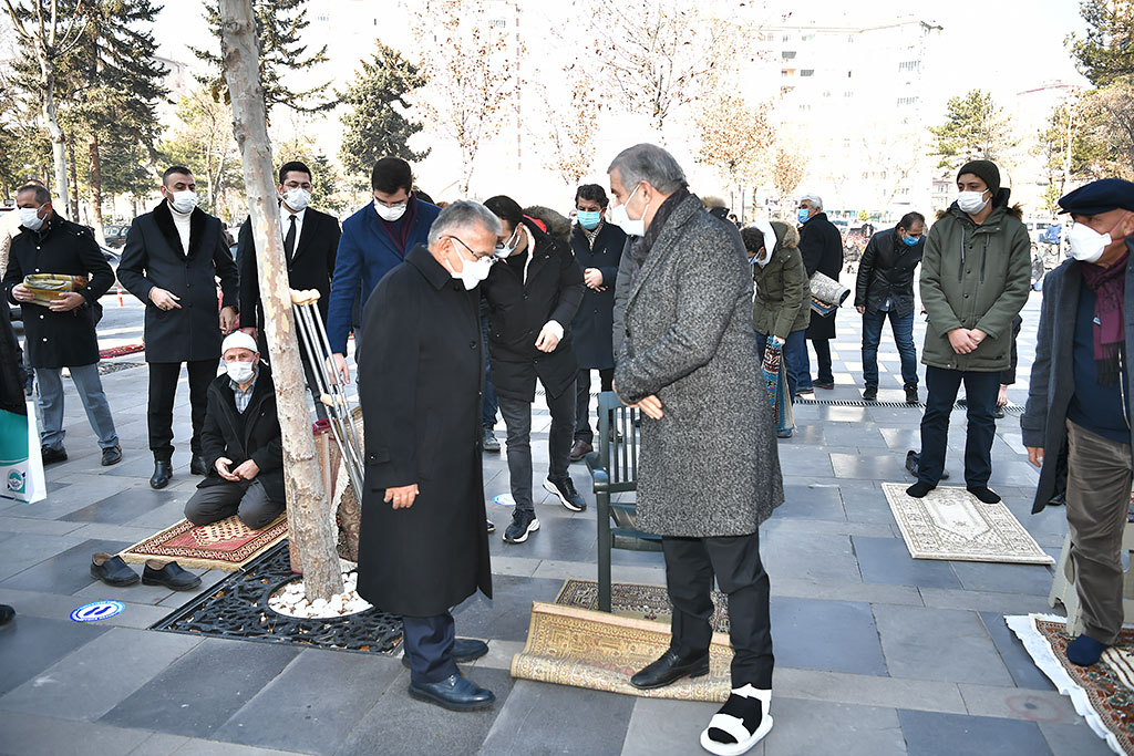 25.12.2020 - Covid-19 Nedeniyle Hayatını Kaybeden Büyükşehir Belediyesi Önceki Dönem Belediye Başkanı Mustafa Çelik'in Kayınbabasının Cenaze Namazı