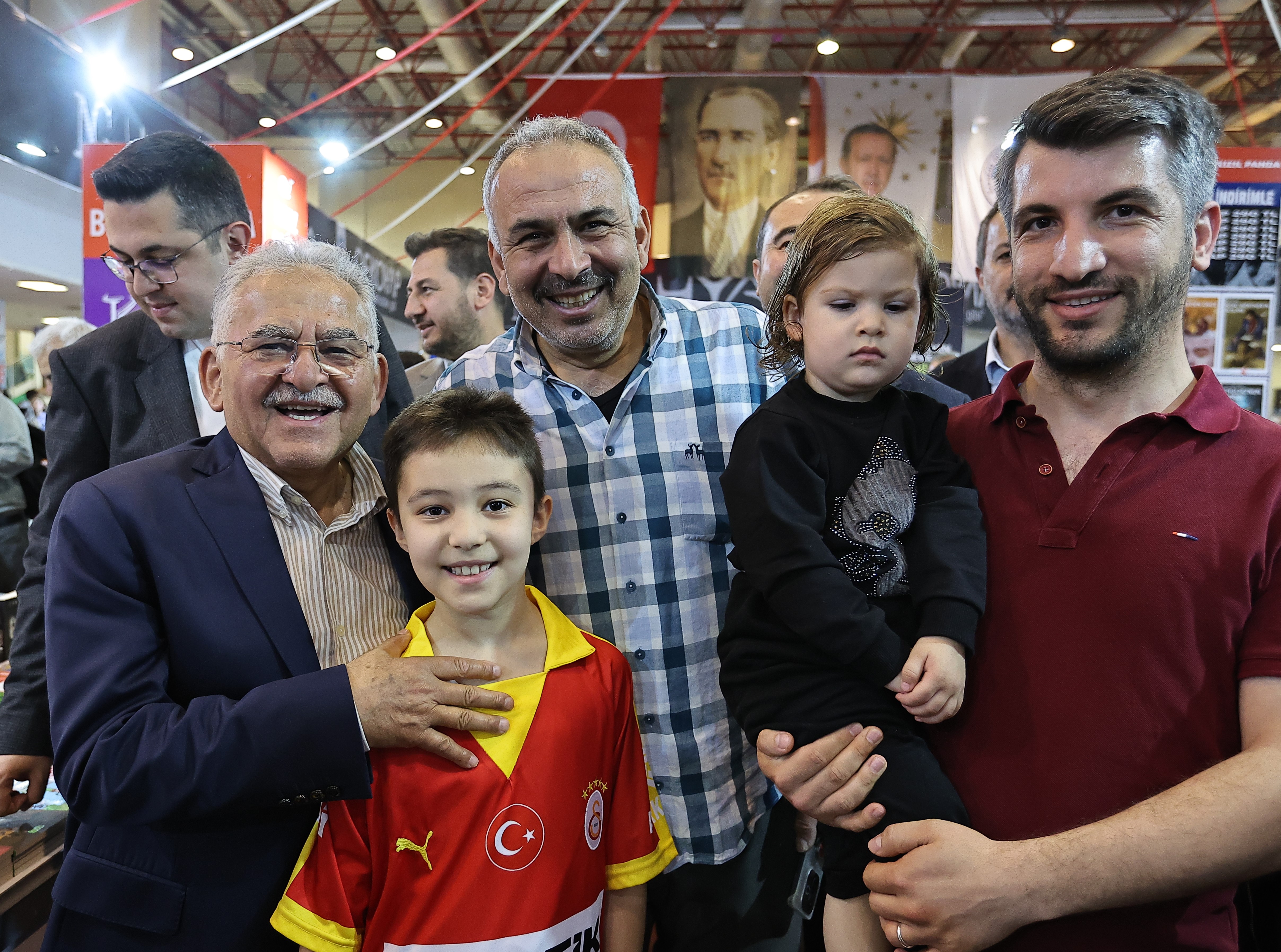 26.04.2026-Başkan Büyükkılıç Kitap Fuarını Ziyaret Etti
