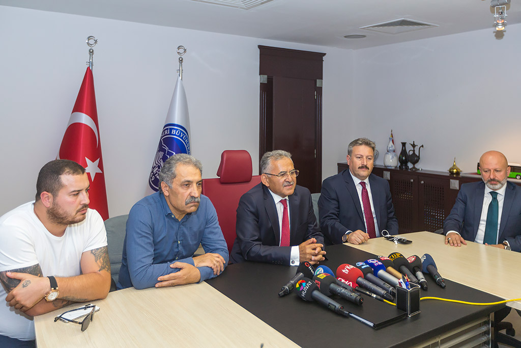 26.06.2019 - Başkan BüyükKılıç, Kayserispor Baskanı Erol Bedir İle Basın Toplantisi yapti