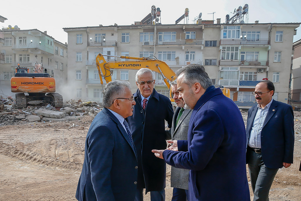 28.01.2020 - Başkan Büyükkılıç, Deprem Sonrası Malatya ve Elazığ'ı Ziyaret Etti,  T.B.B.Birliği Toplantısına Katıldı