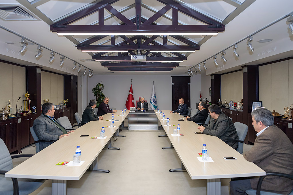 30.03.2020 - Başkan Memduh Büyükkılıç, Merkez İlçe Belediye Başkanları İle Pandemiye Yönelik Toplantı Yaptı