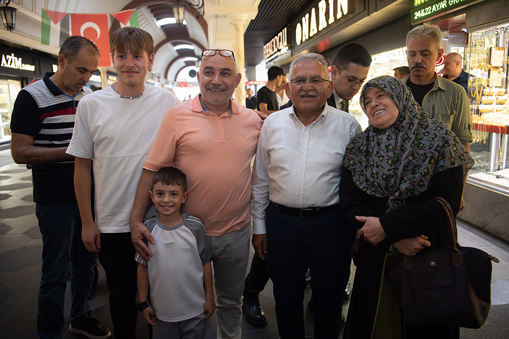 30.08.2024 - Başkan Büyükkılıç Hulusi Akar Hunat Camiiden Kazancılar Çarşısına Kadar Esnaf Ziyareti