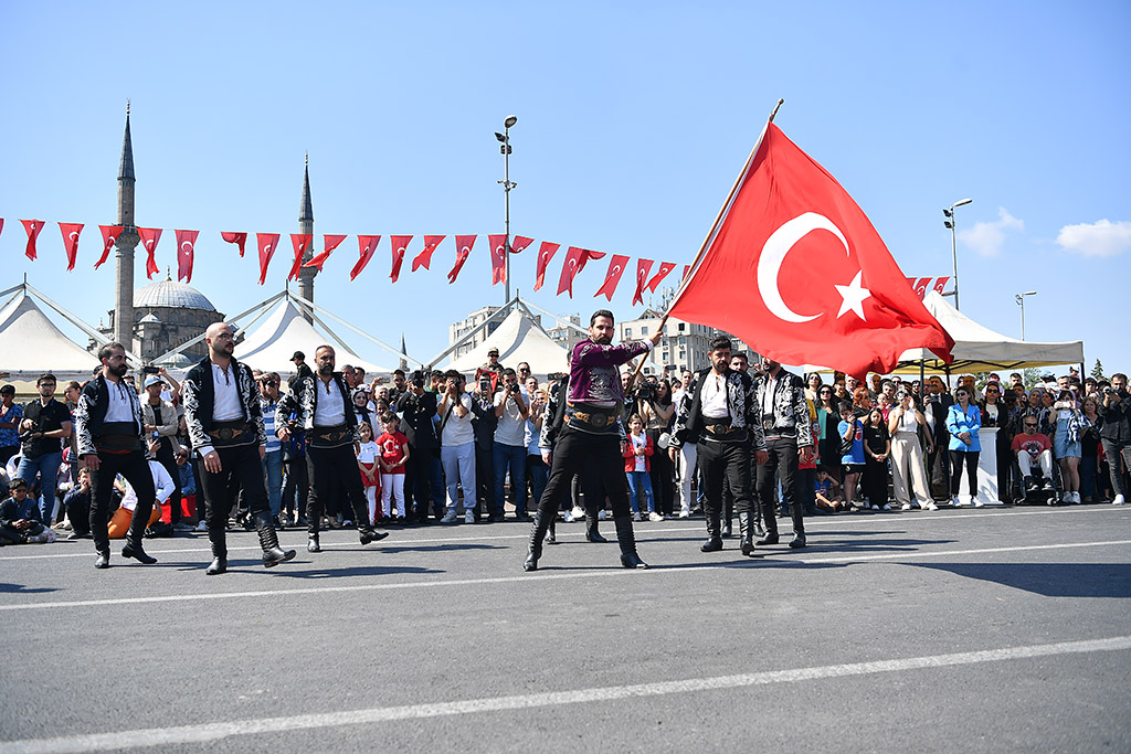 30.08.2024 - Zafer Bayramı Atatürk Anıtına Çelenk Tebrigat ve Geçit Töreni