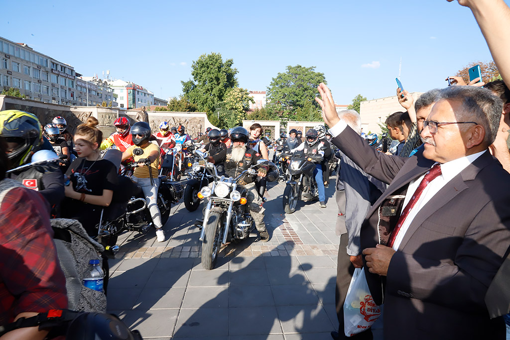 31.08.2019 - Başkan Memduh Büyükkılıç Motofest Startını Kayseri Cumhuriyet Meydanında Verdi