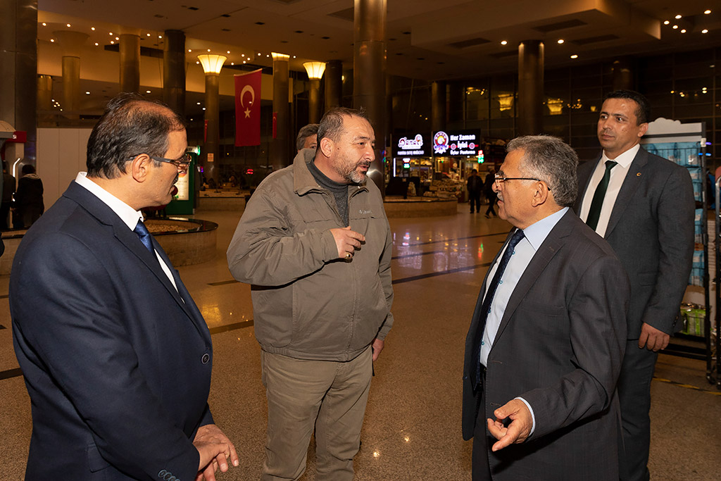 14.04.2019 - Başkan Büyükkılıç Terminalde Teknik İncelemelerde Bulundu, Yolcularla Sohbet Etti