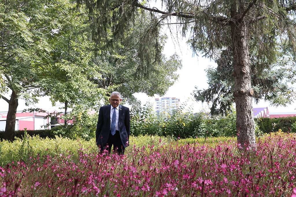05.10.2021 - Başkan Büyükkılıç Park Bahçeler İkmal Fidanlık Gezisi