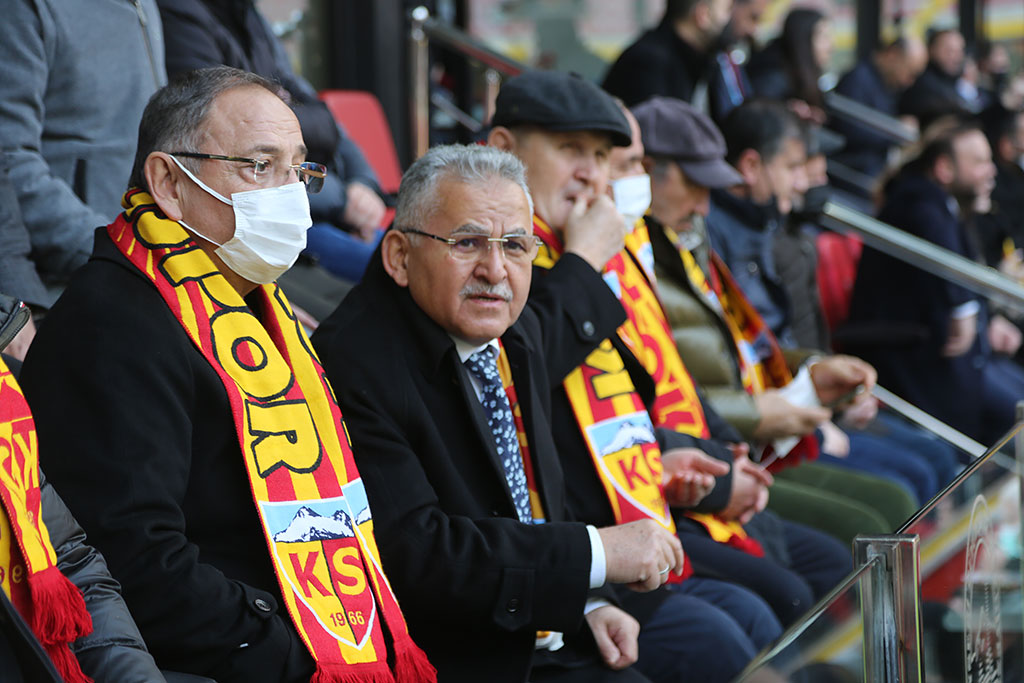 19.02.2022 - Başkan Memduh Büyükkılıç Kayserispor  - Giresunspor  Maçını İzledi
